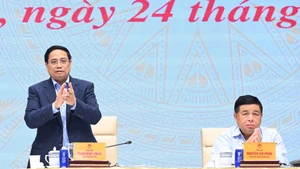 [Foto] Premier vietnamita se reúne con Comité Directivo del Gobierno para desarrollo de ciencia, tecnología e innovación