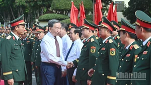 El secretario general del Partido Comunista de Vietnam, To Lam, y delegados. (Foto: Nhan Dan)