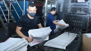 Ambiente de trabajo en la imprenta del periódico Nhan Dan en Hanói. (Foto: Dang Khoa)