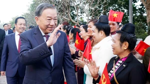[Foto] Líder partidista vietnamita asiste a inauguración de casa conmemorativa de Ho Chi Minh en Dien Bien