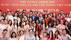 El primer ministro vietnamita, Pham Minh Chinh, sostiene un encuentro con representantes de la comunidad vietnamita en las regiones chinas de Pekín, Tianjin y Hebei (Foto: VNA)