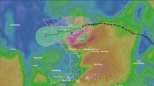A las 10:00 horas, su centro se ubicaba a unos 190 km al este de la provincia de Quang Ninh, con vientos sostenidos entre 75 y 88 km/h y ráfagas de hasta nivel 11. (Foto: VNA)
