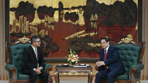 [Foto] Premier vietnamita recibe a salientes embajadores de Indonesia y Singapur