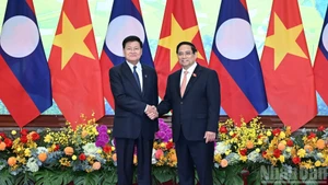 [Foto] Premier vietnamita se reúne con máximo dirigente laosiano