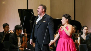 Los artistas de ópera de renombre internacional Kathryn Lewek y Joseph Calleja en el evento (Foto: Nhan Dan)