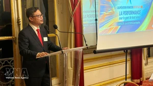 Trinh Duc Hai, embajador vietnamita en París, pronuncia un discurso en el evento (Foto: VNA)
