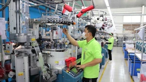 En la fábrica Sung Hwa Vina (de capital surcoreano) en el Parque Industrial Hoa Binh, en la provincia vietnamita de Tay Ninh (Foto: VNA)