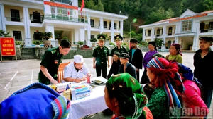 [Foto] Puesto fronterizo de Lung Cu, primera línea de la Patria