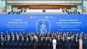 El presidente vietnamita Luong Cuong, el secretario general de la ONU y líderes y representantes de países asisten a la ceremonia de firma de la Convención de la ONU contra la Ciberdelincuencia. (Foto: Thuy Nguyen)