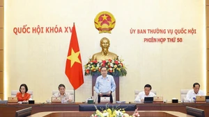 El presidente de la Asamblea Nacional de Vietnam, Tran Thanh Man, habla en la 50ª reunión del Comité Permanente del Parlamento. (Foto: VNA)