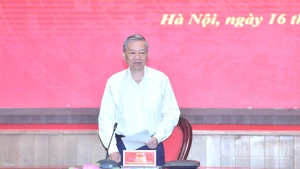 El secretario general del Partido Comunista de Vietnam, To Lam, habla en el evento. (Foto: Nhan Dan)