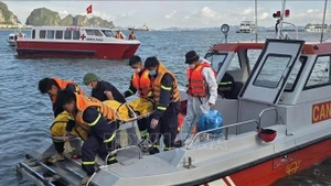 El cuerpo de la víctima fue trasladado al Hospital Bai Chay para su identificación. (Foto: VNA)