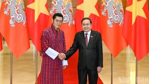 [Foto] Líder legislativo vietnamita se reúne con rey de Bután