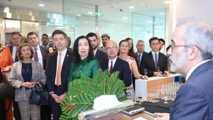 Delegados en la inauguración de la Embajada de Portugal en Vietnam (Foto: baoquocte.vn)