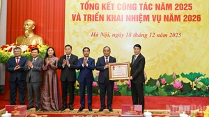 [Foto] Presidente vietnamita asiste a reunión de balance de Oficina Presidencial 