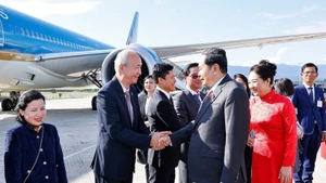 Acto de despedida al residente de la Asamblea Nacional de Vietnam, Tran Thanh Man, y su esposa en el Aeropuerto Internacional de Ginebra, Suiza (Foto: VNA)