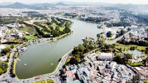 El evento se celebra en torno al lago Xuan Huong, distrito de Xuan Huong, ciudad de Da Lat.