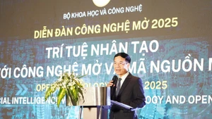 El ministro de Ciencia y Tecnología, Nguyen Manh Hung, interviene en la cita (Foto: baochinhphu.vn)
