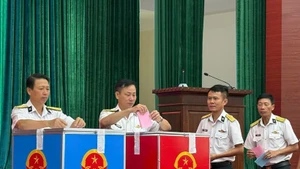 En el colegio electoral nº 20, Brigada 957, Región 4 de la Armada (con base en la provincia de Khanh Hoa). (Foto: VNA)
