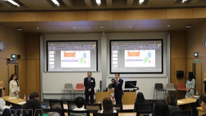 Seminario sobre IA organizado por la Sociedad de Intelectuales Vietnamitas en el Reino Unido e Irlanda (VIS) en febrero de 2026 en Cambridge, Reino Unido. (Foto: VNA)