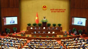En una sesión de la Asamblea Nacional de Vietnam (Foto: VNA)