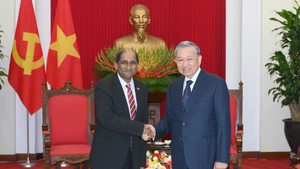 [Foto] Líder partidista vietnamita recibe a saliente embajador de Singapur