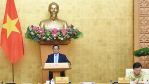 [Foto] Premier vietnamita preside reunión del Gobierno sobre elaboración de leyes en junio 