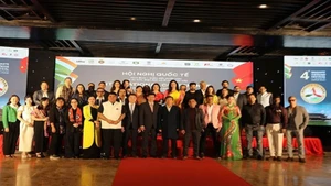 Los delegados dialogan, comparten experiencias y presentan modelos de estrategias de desarrollo turístico sostenible.