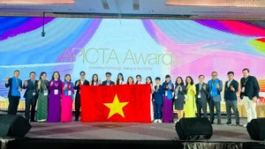 La delegación vietnamita a los Premios de la Alianza de Tecnologías de Información y Comunicación de Asia y el Pacífico 2025.