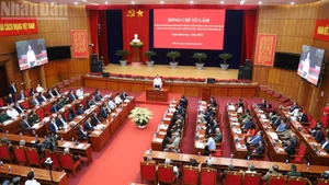 [Foto] Líder partidista vietnamita extiende saludos del Tet a gobierno y pueblo de provincia de Dak Lak
