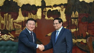 [Foto] Premier vietnamita recibe a director ejecutivo de Samsung Electronics