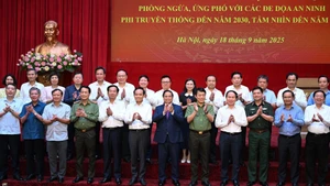 [Foto] Premier vietnamita asiste a Conferencia Nacional para Implementación de Resolución 147 del Gobierno
