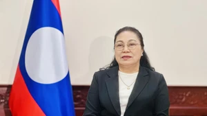 La embajadora de Laos en Vietnam, Khamphao Ernthavanh, en una entrevista concedida a la Agencia Vietnamita de Noticias. (Foto: VNA)