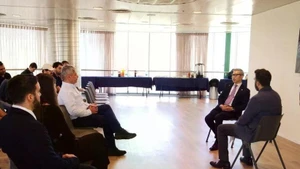 El embajador vietnamita Ly Trung Duc comparte sobre las relaciones entre Vietnam e Israel en la Universidad de Haifa. (Foto: VNA)