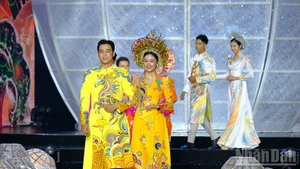 En la ceremonia inaugural del 12º Festival del Ao Dai de Ciudad Ho Chi Minh, el 6 de marzo. (Foto: VNA)