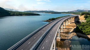 [Foto] Impresionante belleza de autopista Vung Ang-Bung antes de su inauguración