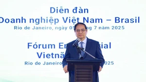 El primer ministro Pham Minh Chinh interviene en el Foro (Foto: VNA)