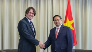 El primer ministro vietnamita, Pham Minh Chinh, recibió a Jevgeni Kabanov, presidente de grupo Bolt. (Foto: VGP)