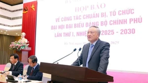 El vicepremier permanente, Nguyen Hoa Binh (Foto: VNA)