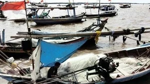 Vuelco de barco en Indonesia deja tres muertos