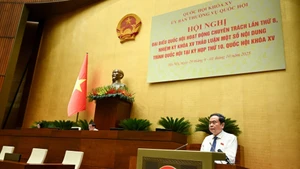 El presidente de la Asamblea Nacional de Vietnam, Tran Thanh Man, habla en el evento.