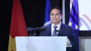 El primer ministro vietnamita, Pham Minh Chinh, habla en el foro (Foto: VNA)