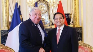 El primer ministro de Vietnam, Pham Minh Chinh, se reúne con el presidente del Senado francés, Gérard Larcher. (Foto: VNA)