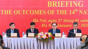 Delegados presiden la reunión informativa sobre los resultados del Congreso (Foto: VNA)