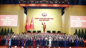 El Comité Central del Partido Comunista de Vietnam, XIV mandato, se presenta ante el Congreso. (Foto: VNA)