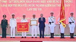 [Foto] Líder partidista vietnamita asiste a 65º aniversario de Día Tradicional de Fiscalía Popular