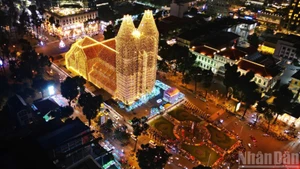 [Foto] Vibrante ambiente navideño en Ciudad Ho Chi Minh
