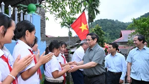 [Foto] Premier vietnamita asiste a inicio de construcción de proyectos clave en Thanh Hoa