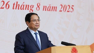 El primer ministro de Vietnam, Pham Minh Chinh, preside la conferencia (Foto: VNA)