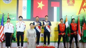 Con un total de 46 medallas, incluidos 14 de oro, 16 de plata y 16 de bronce, el equipo de Vietnam conquista el primer lugar en la clasificación general del Campeonato Asiático de Muay 2025 (Foto: VNA)